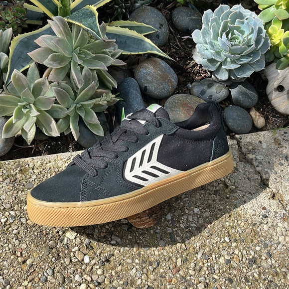 Cariuma Catiba Pro Low Black Gum Ivory Shoes - Picture 2 of 16